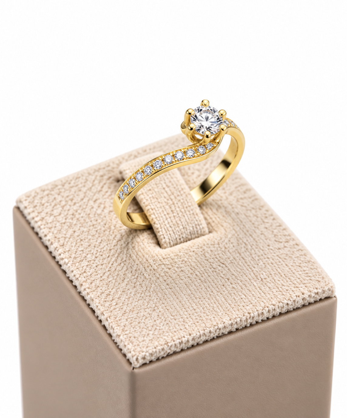 Anello Solitario in Oro Giallo 18 kt con Zaffiri Bianchi