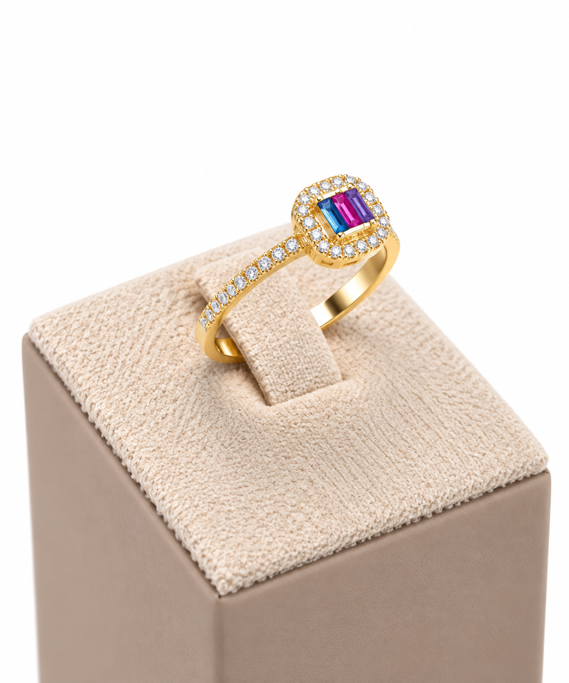 Anello in Oro Giallo 18 kt con Zaffiri Multicolore e Zaffiri Bianchi
