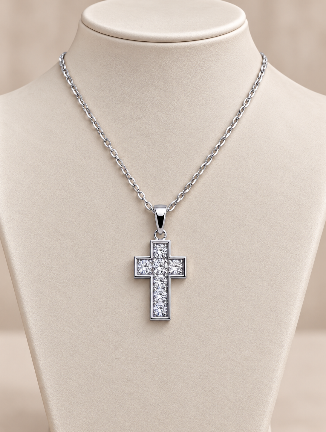 Collana in Oro Bianco con Croce e Pietre Bianche – 50 cm