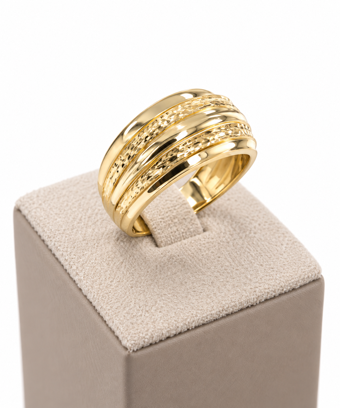 Anello a Fascia in Oro Giallo 18 kt con Lavorazione Diamantata