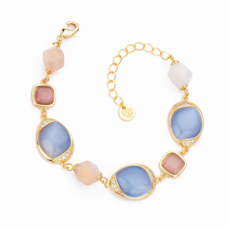 Bracciale brass dorato ed elementi con intarsio obliquo in cat eye blu ceruleo,cipria e pietre in
avventurina rosa - Misura Regolabile
