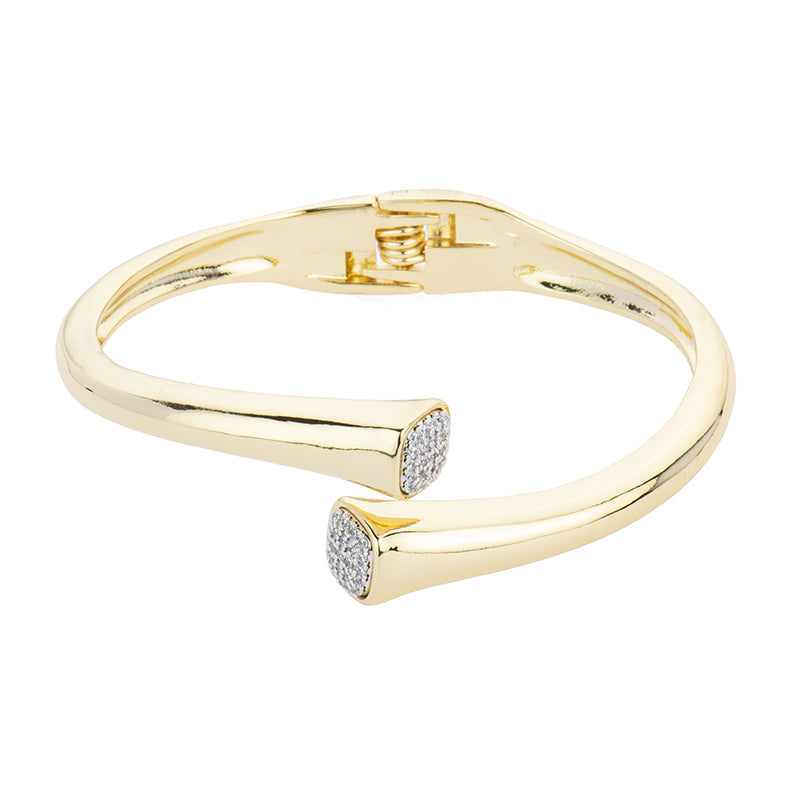 Bracciale fascia incrociata tubolare in brass lucido e dorato con dettagli centrali in pavé di zirconi clear e chiusura a scatto