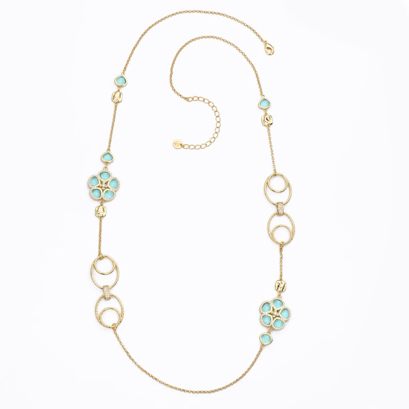 Collana con catenina in brass dorato con ovali lisci e diamantati alternati a fiori in cristallo verde acqua - misura regolabile
