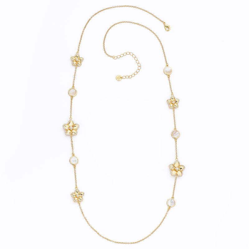Collana catenina rolò in brass dorato intervallata da fiori con zirconi clear e lamina tonda in madreperla  - Misura regolabile