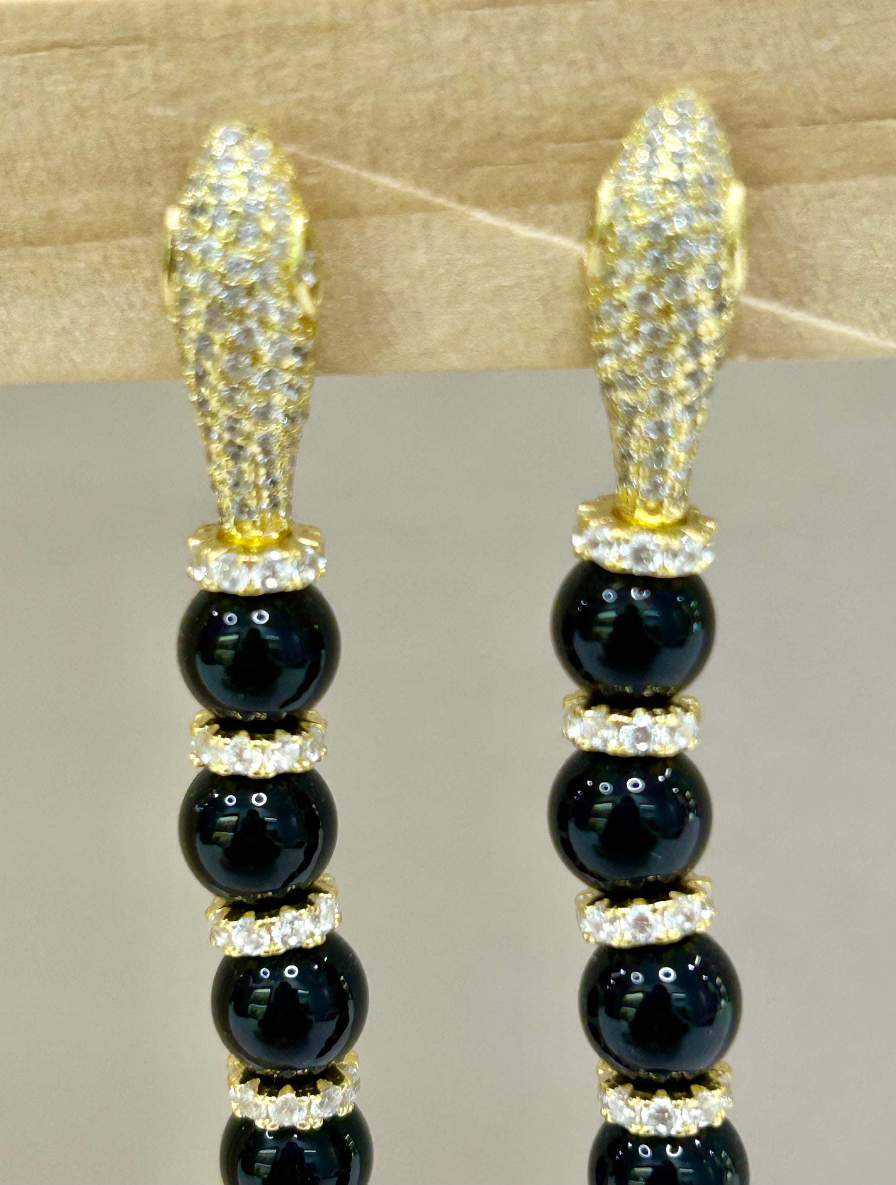 Orecchini modello Cartier in argento dorato 925% e onice nero