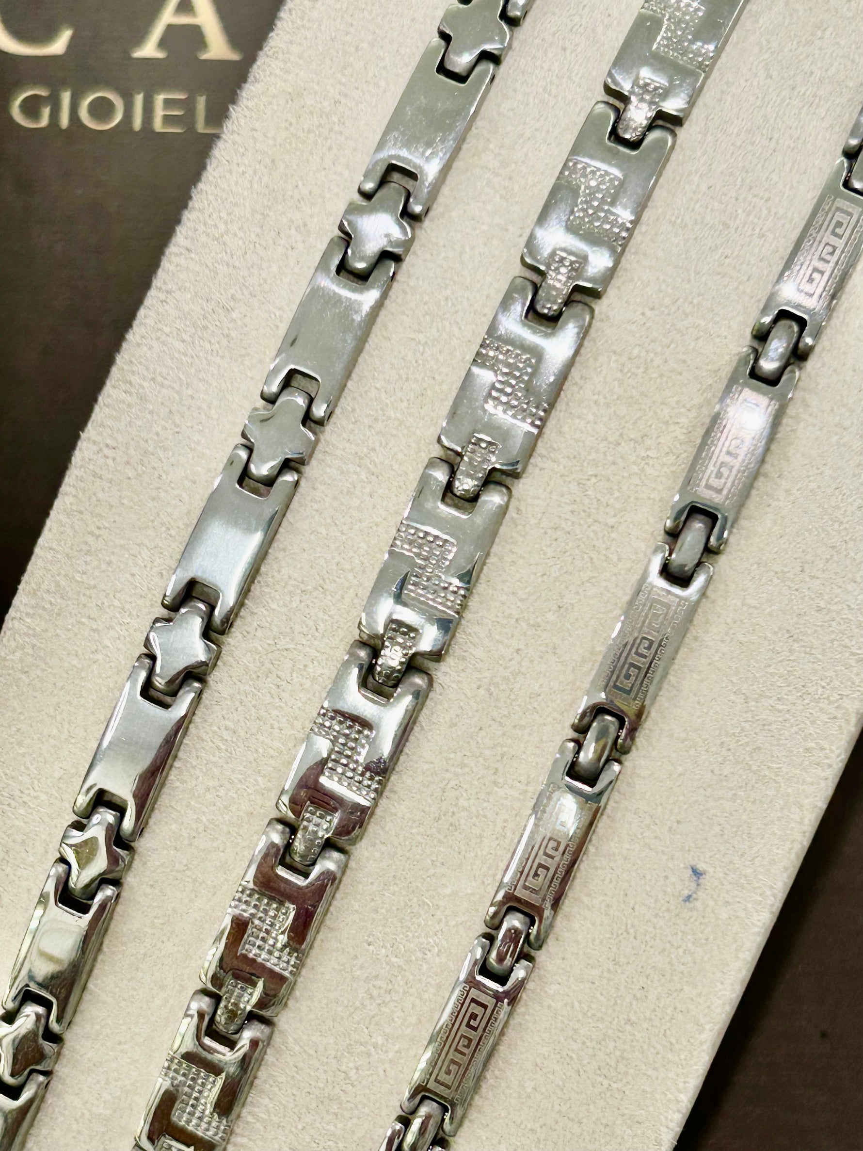 Lotto bracciali in acciaio 4 al prezzo di uno
