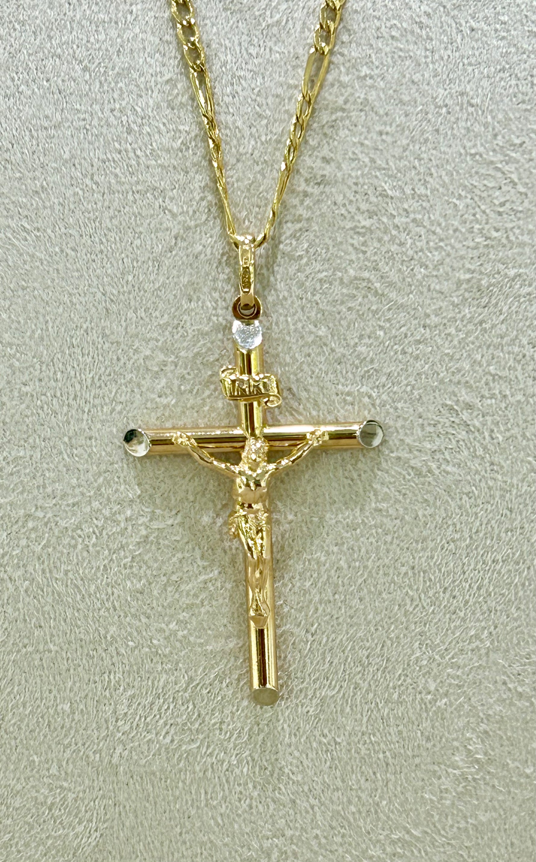 Collana con croce in oro 18kt. Maglia 3+1