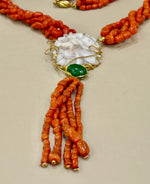 Collana torchon in corallo e cameo su base in argento dorata