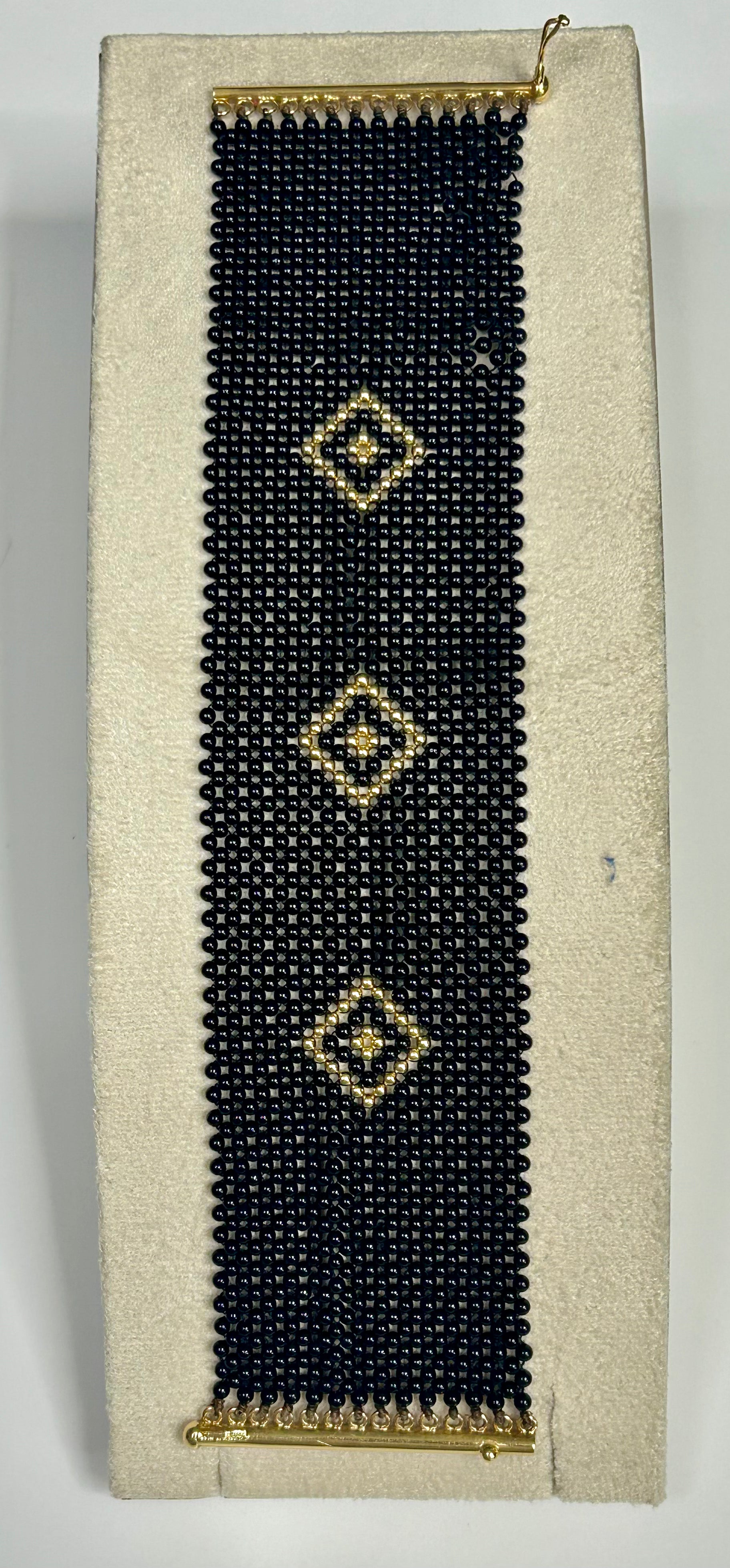Bracciale corallo nero e oro giallo 18kt