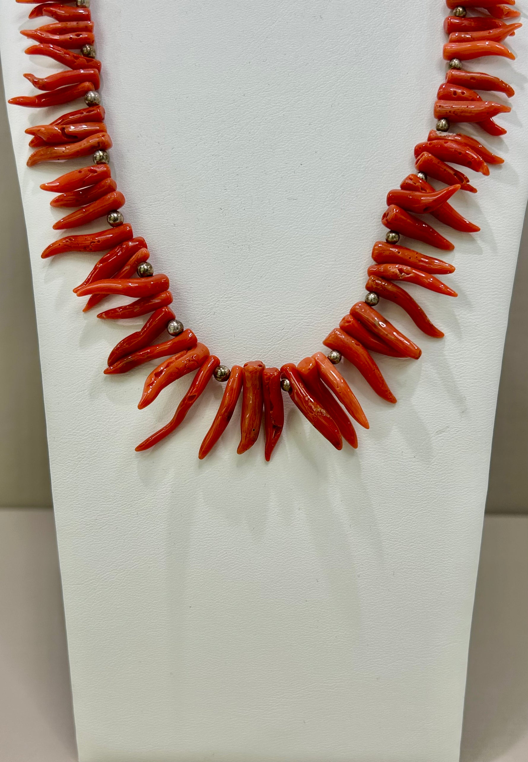 Collana girocollo in corallo autentico a forma di rami