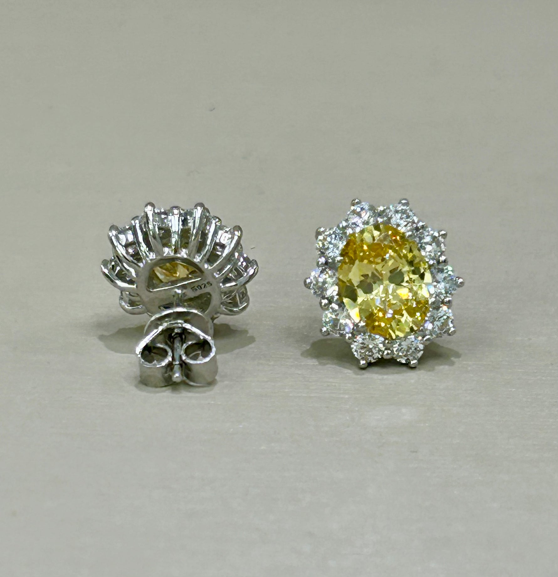 Orecchini in argento 925% con topazio giallo e zaffiri bianchi