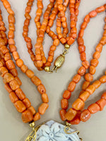 Collana corallo autentico con medaglione centrale in cameo inciso