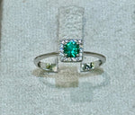 Anello in oro bianco 18kt. Con peridoto e zaffiri bianchi