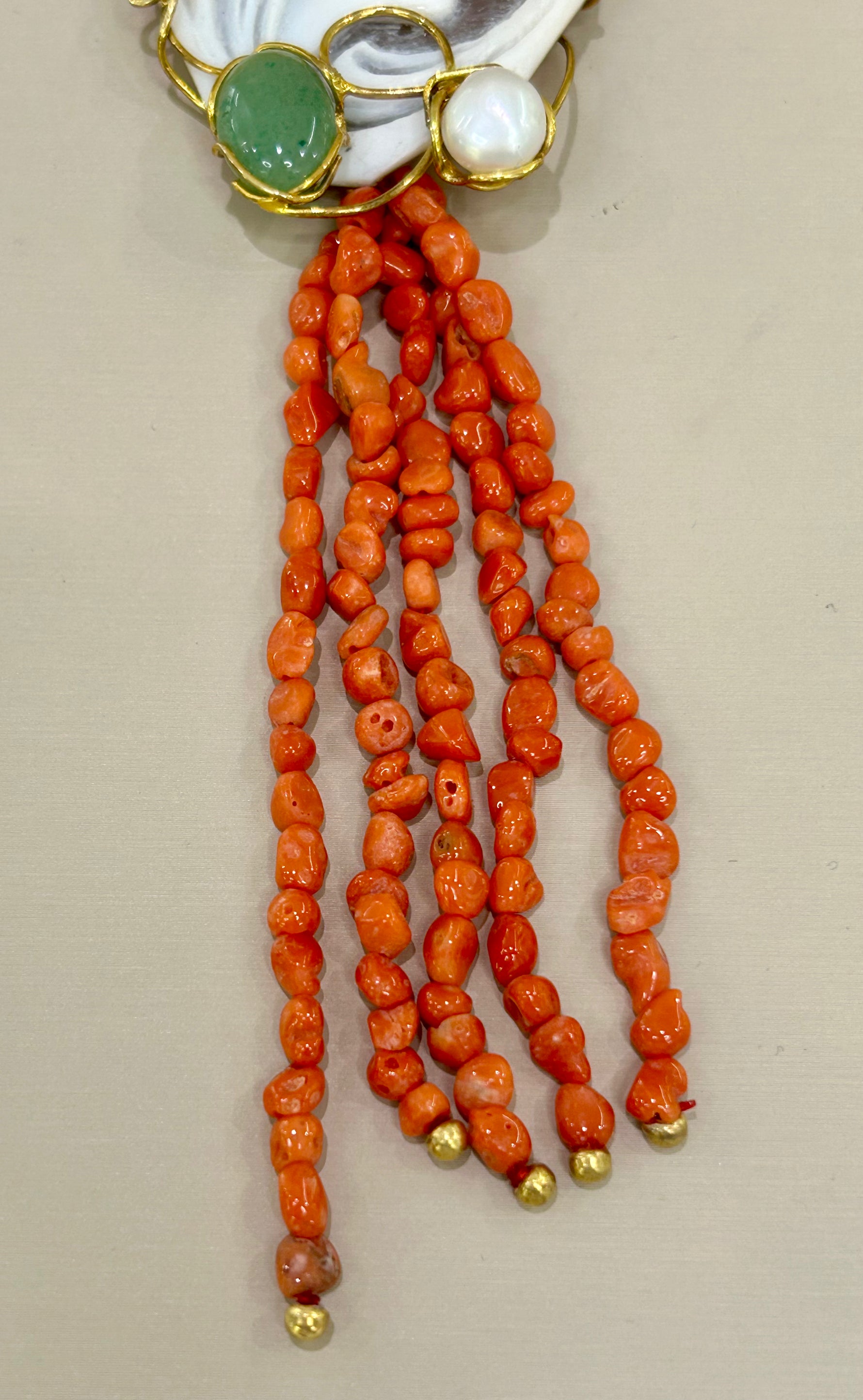 Collana corallo autentico con medaglione centrale in cameo inciso