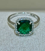Anello in oro bianco 18kt con zaffiri bianchi e peridoto