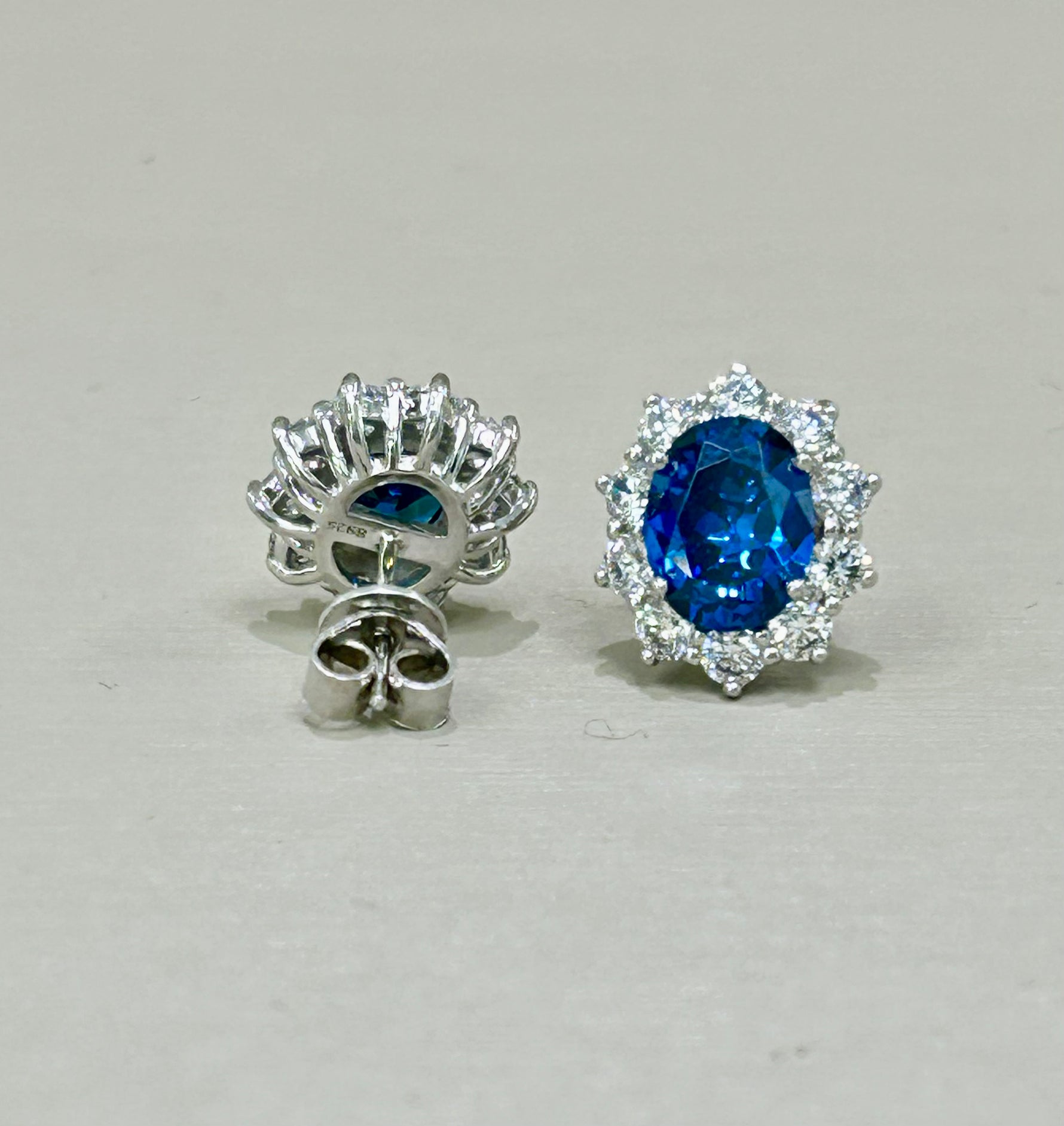 Orecchini in argento 925% con topazio blu e zaffiri bianchi
