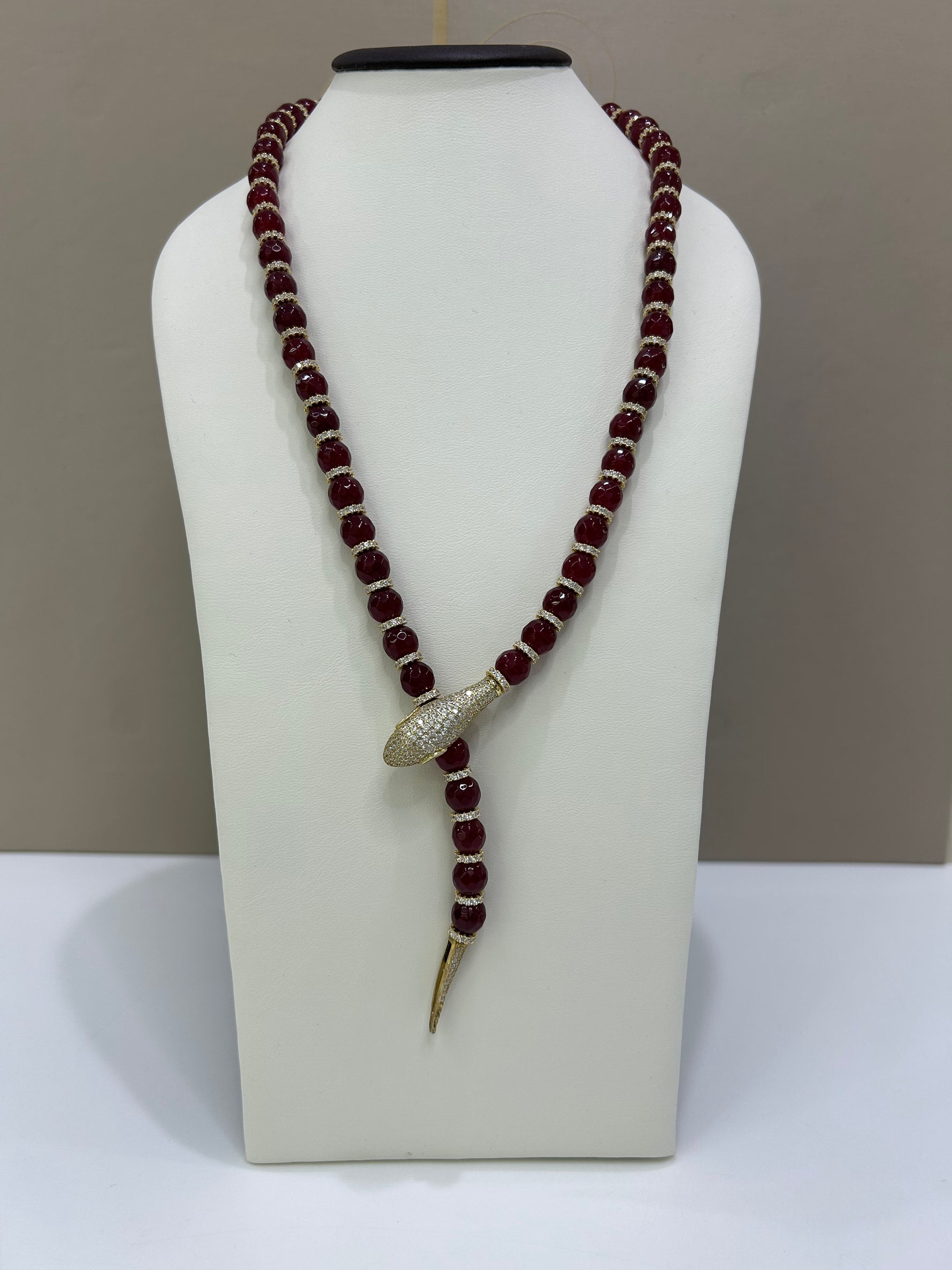 Collana modello Cartier radice di rubino e argento 925%