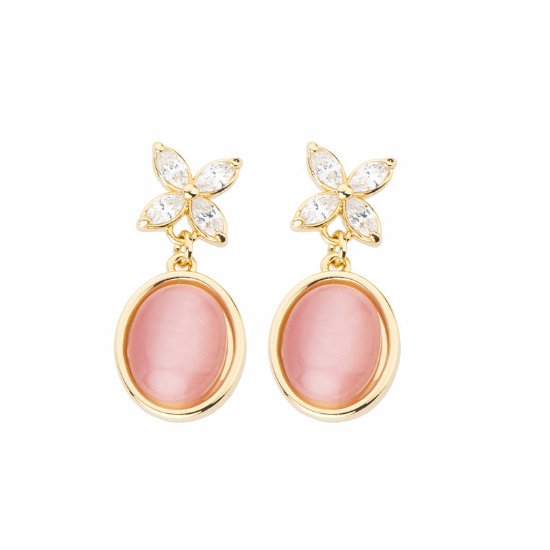 Orecchini top in brass dorato a fiore con zirconi navette clear e pendente ovale in cat eye rosa