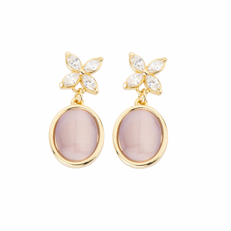 Orecchini top in brass dorato a fiore con zirconi navette clear e pendente ovale in cat eye tanzanite