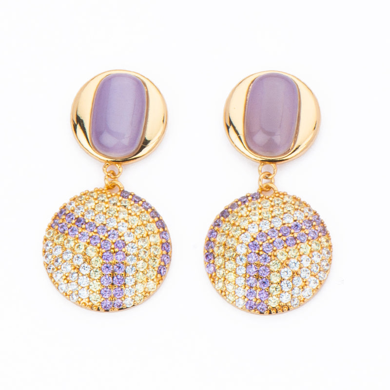 Orecchini top rotondo in brass dorato con cat eye tanzanite e pendente in pavè di zirconi clear, citrino e ametista