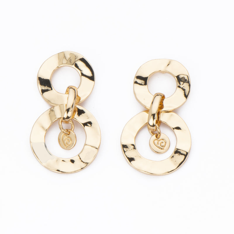 Orecchini top e pendente ad anelli ondulati in brass dorato lucido e martellato